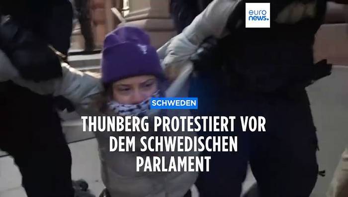 Video: Polizei trägt Greta Thunberg vor dem schwedischen Parlament weg