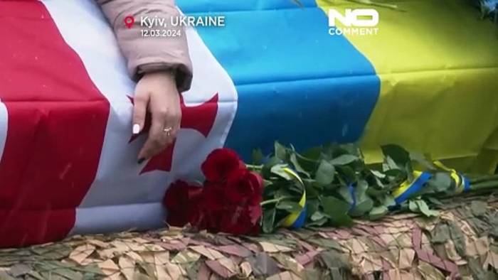 Video: Beerdigung von georgischen Fremdenlegionären in Kiew