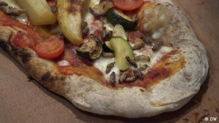 Video: Italien: Pizza mit Insekten