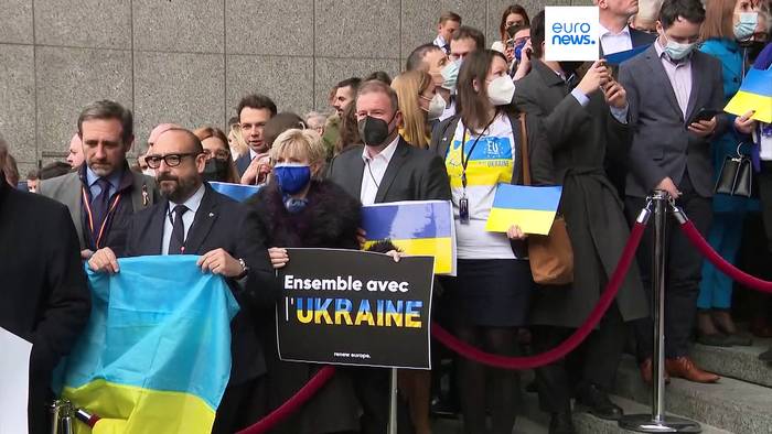Video: Exklusive Umfrage: mehr als 70 Prozent der Europäer wollen der Ukraine helfen