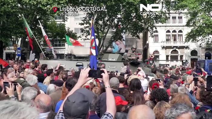 News video: Zehntausende Menschen feierten in Portugal die Nelkenrevolution