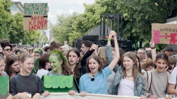 Video: Deutschland: Politikverdrossene Jugend? Von wegen!