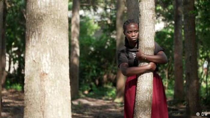 Video: Uganda: Bäume umarmen für eine bessere Welt