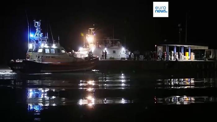 Video: Schiff im Mittelmeer gesunken: 64 Migranten vermisst