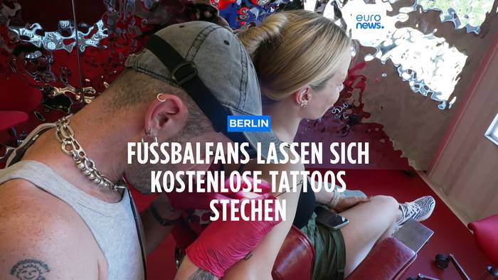 Video: EM 2024: Berliner Fußballfans lassen sich kostenlose Tattoos stechen