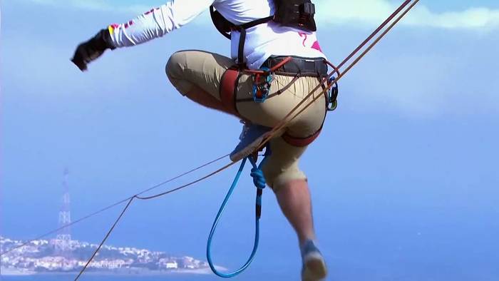 Video: Auf dem Seil: Estnischer Hollywood-Stuntman überquert italienische Meerenge