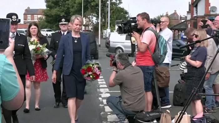 News video: Großbritannien gedenkt der Opfer der Messerstecherei im Tanzkurs