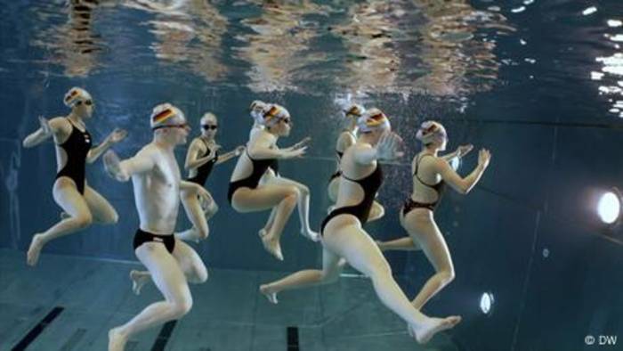 News video: Als Synchronschwimmer im Profisport