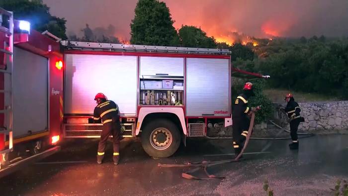 Video: Kroatien kämpft gegen 122 Waldbrände