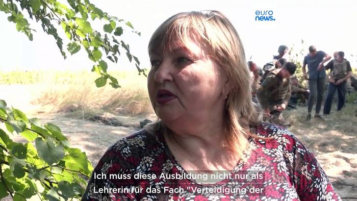 Video: Widerstand in Charkiw: 400 Einwohner erhalten Ausbildung an der Waffe