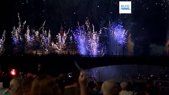 Video: Spektakuläres Feuerwerk am Stephanstag in Budapest