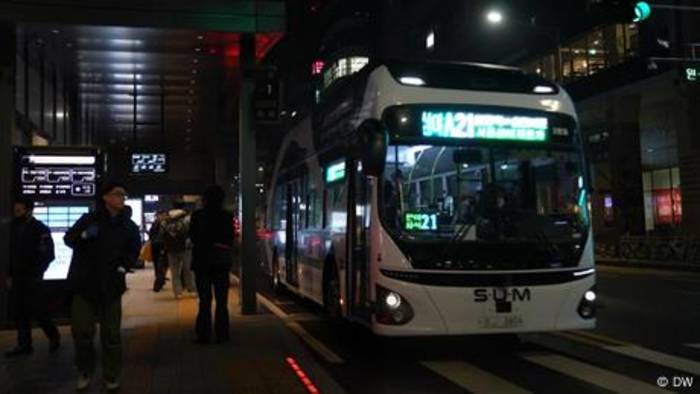 News video: Durch die Nacht im selbstfahrenden Bus