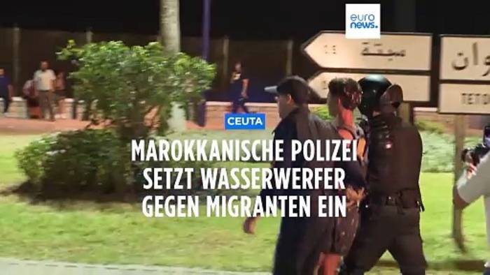 Video: Spannungen an Ceuta-Grenze: Polizei setzt Wasserwerfer ein