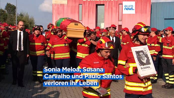 Video: Hunderte bei Beerdigung dreier Feuerwehrleute in Portugal