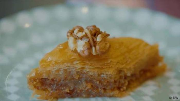 News video: Balkan oder Türkei: Wo gibt es das beste Baklava?