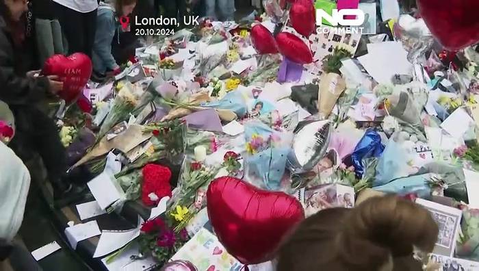 Video: Hunderte Gedenken One Direction-Star Liam Payne in den Londoner Kensington Gardens