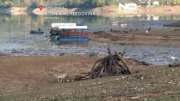 Video: Sieben Lastwagen voller Müll: Bosnien und Herzegowina reinigen den Jablanicko-See