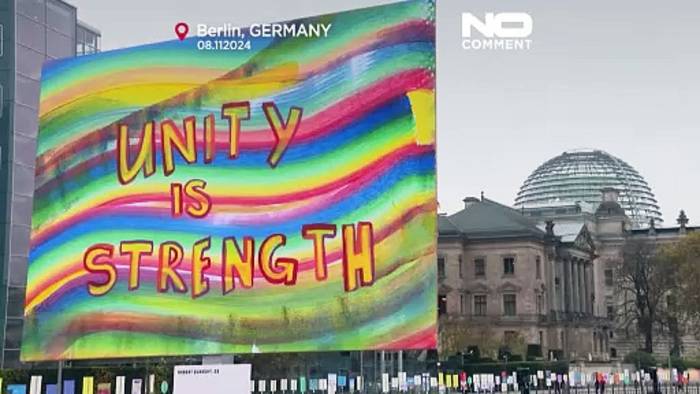 Video: No Comment: Kunstinstallation zum 35. Jahrestag des Falls der Berliner Mauer