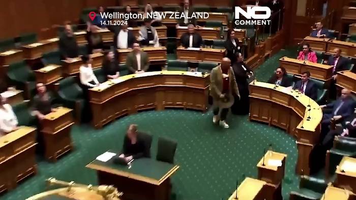 Video: Maori-Abgeordnete protestieren mit Haka gegen Gesetzesentwurf