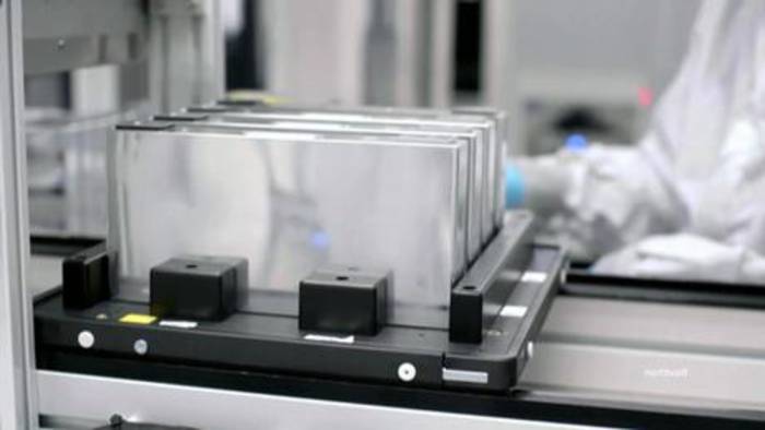 Video: Stotternde E-Motoren – Batterieproduktion in der Krise