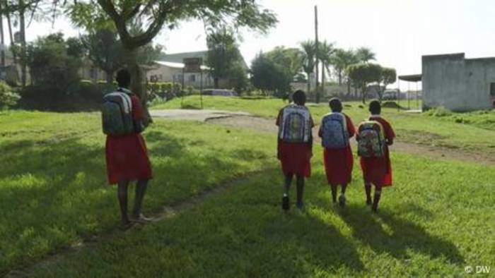 Video: Umweltheldinnen: Frauen helfen Frauen im ländlichen Uganda