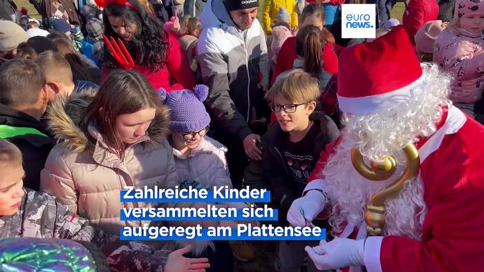 News video: Ungarn: Weihnachtsmann kommt per Hubschrauber nach Siófok