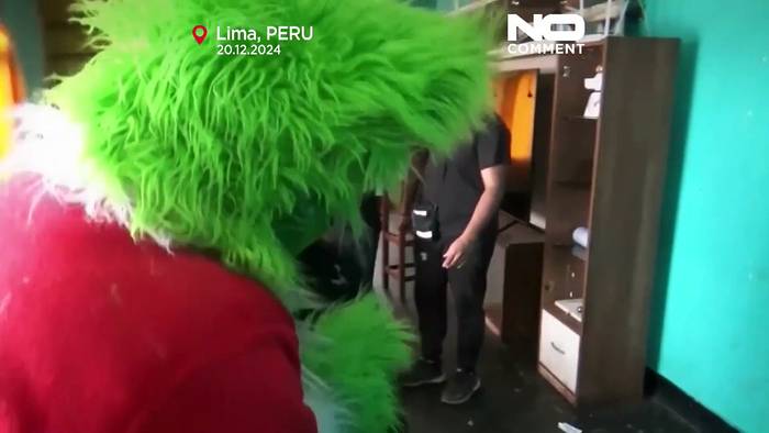 Video: No Comment: Grinch-Polizist verhaftet Drogenhändler in Peru