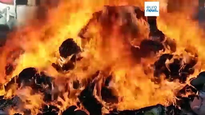 Video: Neue syrische Machthaber verbrennen Assads riesige Captagon-Drogenvorräte