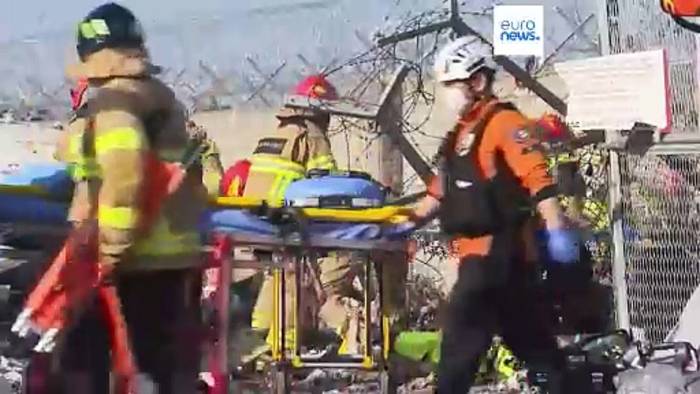Video: Mehr als 170 Tote nach Flugzeugabsturz in Südkorea, nur wenige Überlebende