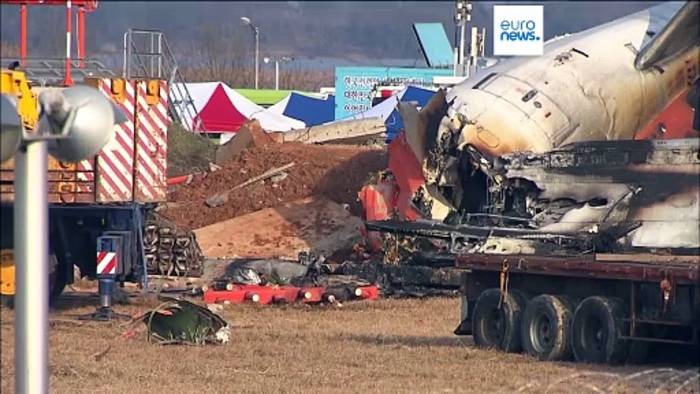 Video: Menschen gedenken den 179 Opfern des Flugzeugabsturzes in Südkorea