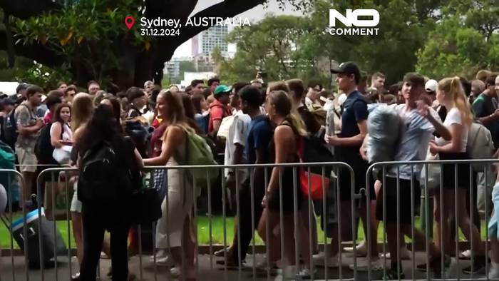 News video: Stundenlanges Warten und die Hoffnung auf einen guten Platz, um das Feuerwerk in Sydney zu sehen