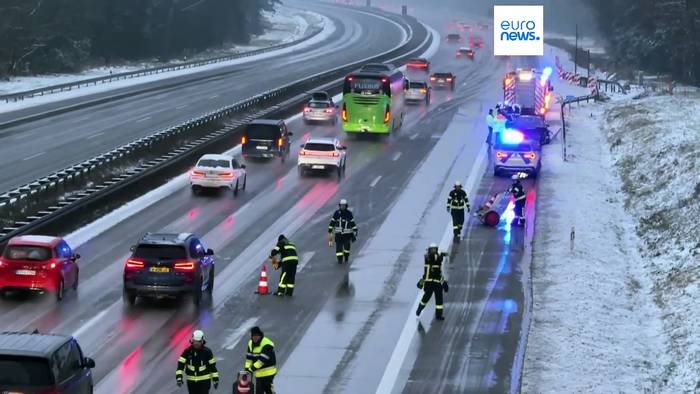 News video: Extreme Winterwetter: Flugausfälle und Verkehrschaos in Deutschland und Europa