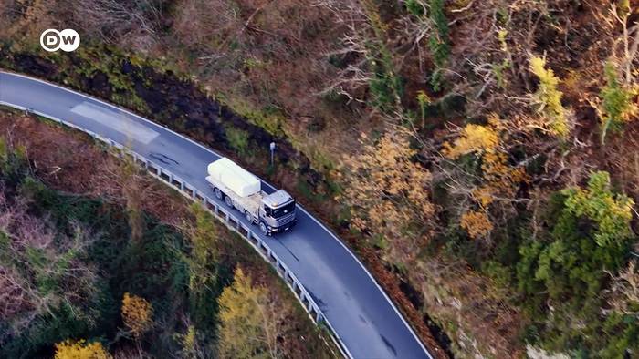 News video: Im italienischen Mega-Marmor-Steinbruch