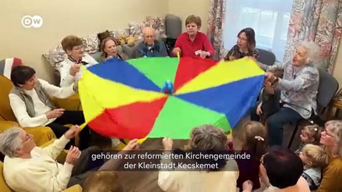 Video: Ungarn: Krippe und Altersheim in Einem