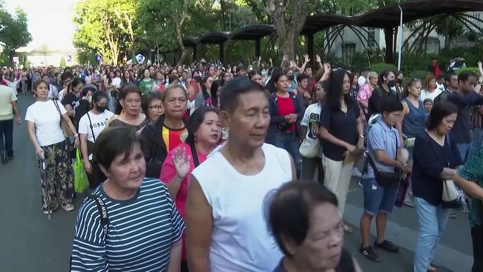 Video: Filipinische Katholiken begehen den Aschermittwoch mit der Tradition des Aschenkreuzes.