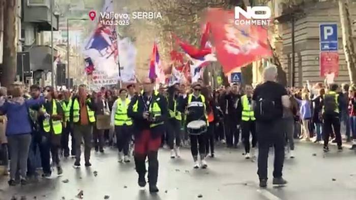 News video: Belgrad - Studenten aus ganz Serbien marschieren zur Kundgebung am 15. März