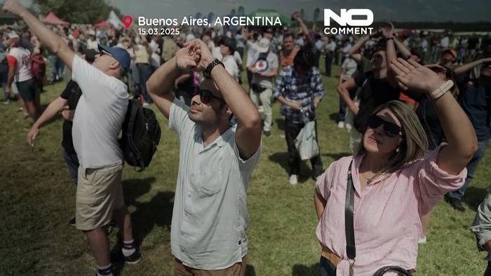 Video: Argentiniens : DIY-Flugzeuge erheben sich bei Messe für experimentelle Luftfahrt