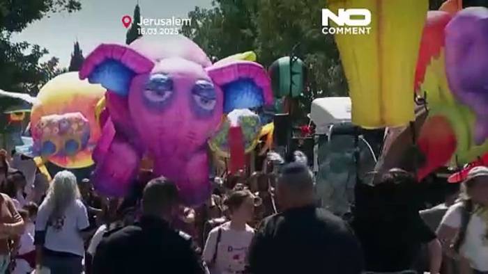 Video: Purim-Parade in Jerusalem: Gelbes Band symbolisiert Geiseln in Gaza