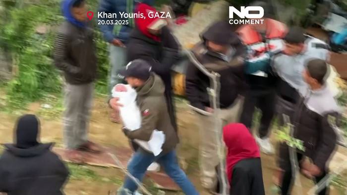 News video: Einmonatiges Baby aus den Trümmern Gazas nach tödlichen Angriffen gerettet
