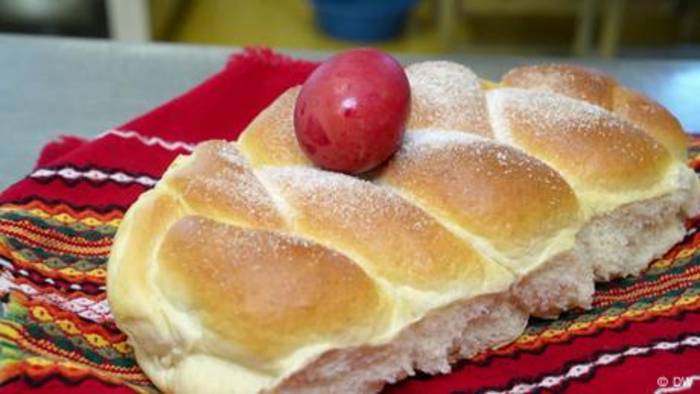 Video: So backt man Osterbrot in Polen, Bulgarien und Griechenland