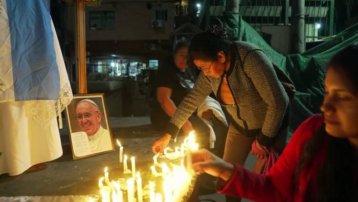 Video: Argentinier ehren Papst Franziskus in seiner Heimatstadt Buenos Aires
