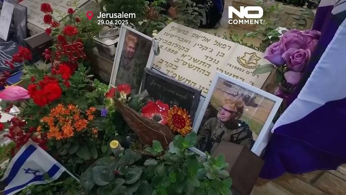 Video: Trauernde Angehörige besuchen Militärgräber vor dem israelischen Gedenktag