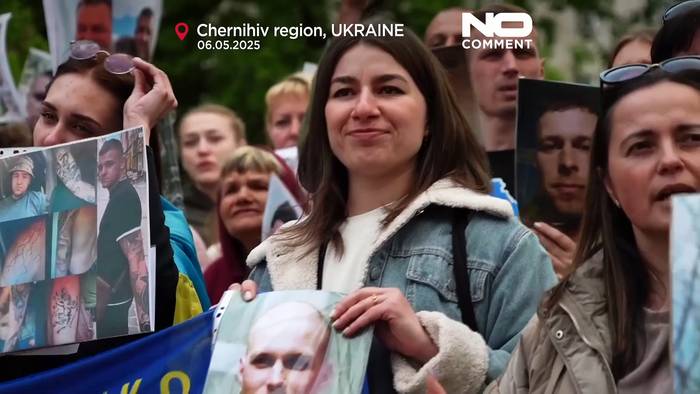 News video: Ukraine und Russland tauschen 410 Gefangene in großem Kriegsgefangenenaustausch aus