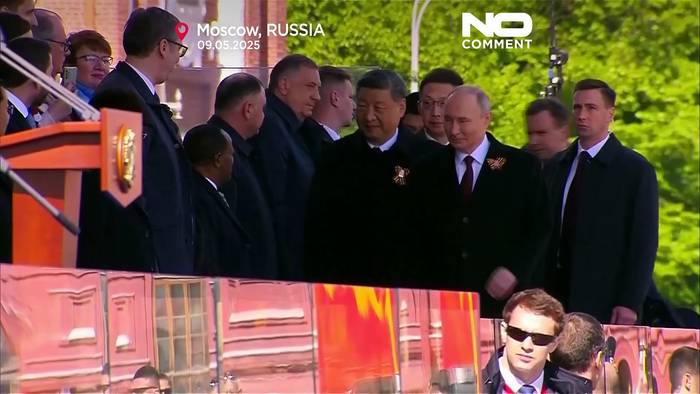 Video: Russland feiert achtzigsten Jahrestag des Sieges über Nazis mit Militärparade in Moskau