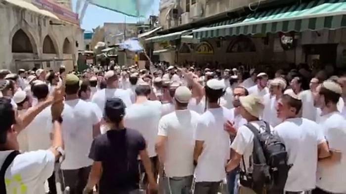 Video: Israelische Nationalisten versammeln sich zum jährlichen Marsch in Jerusalems Altstadt