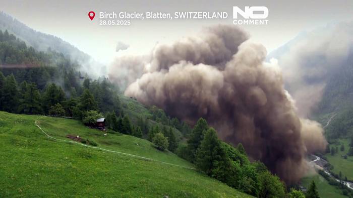 News video: Luftaufnahmen zeigen Alpen-Dorf, das von Birchgletscher-Lawine begraben wurde