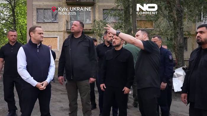 News video: Selenskyj besucht Einschlagsort in Kyjiw, fordert globalen Druck auf Russland