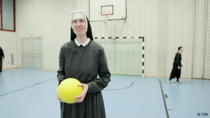 News video: Leben im Kloster — Traum oder Albtraum?