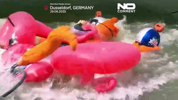 Video: Waghalsige Duos und chaotische Tandems stürmen Red Bull Sattelfest in Düsseldorf