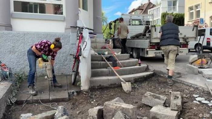 News video: Schweiz: Asphaltknackerinnen gegen Klimakrise